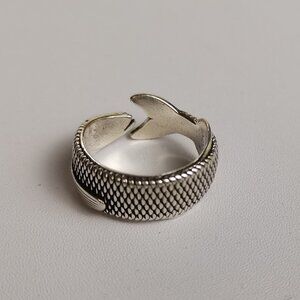 Nearly new women's fashion vintage style rings